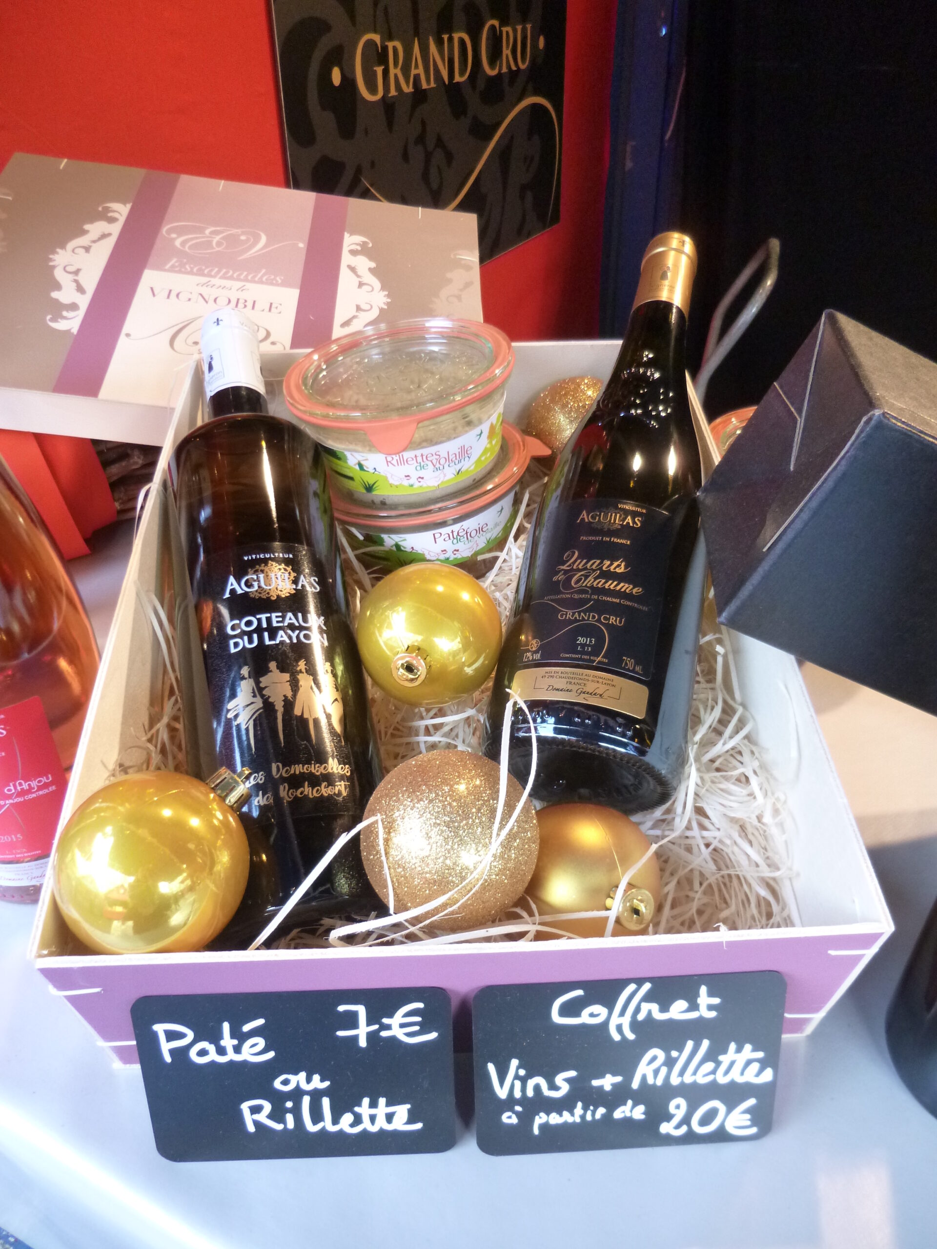 Chalet de produits régionaux au marché de noël d'Angers