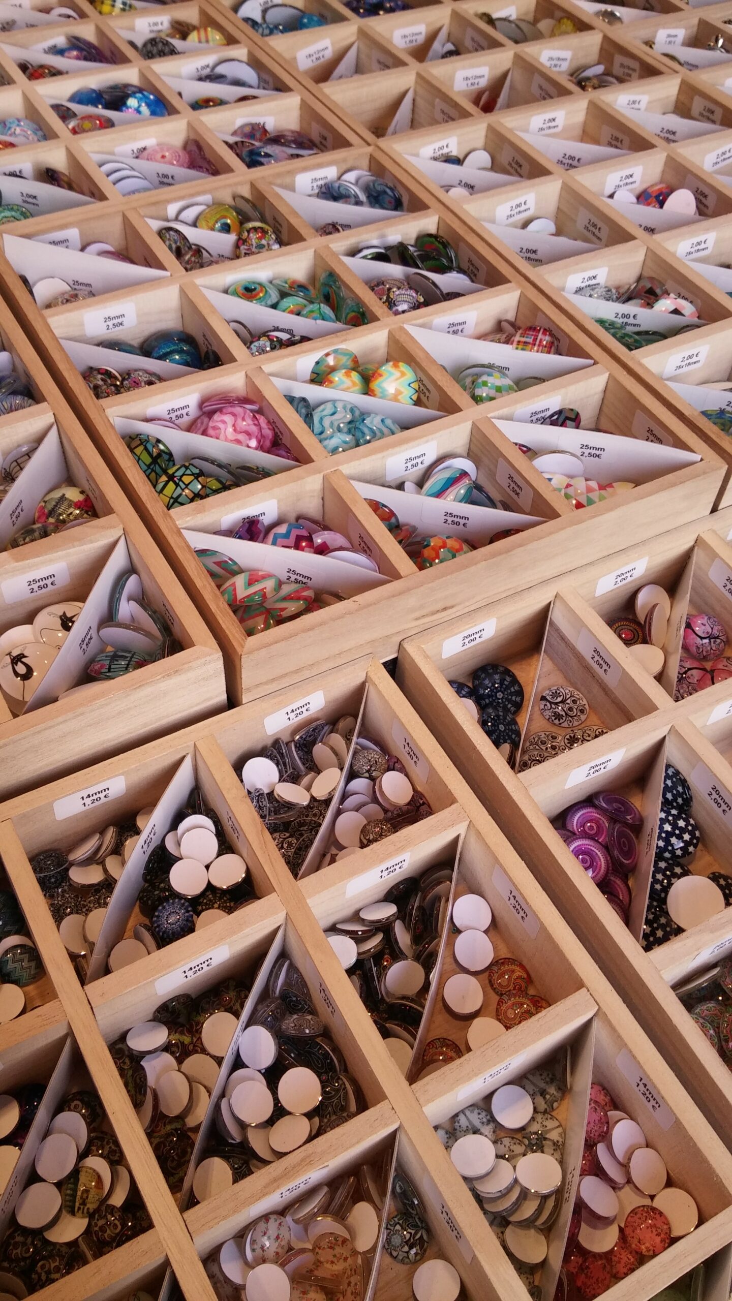 Perles de loisir exposées sur le marché de noël d'Angers